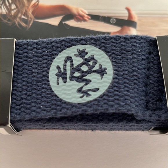 MANDUKA Welcome Yoga Strap - Picture 3 of 5